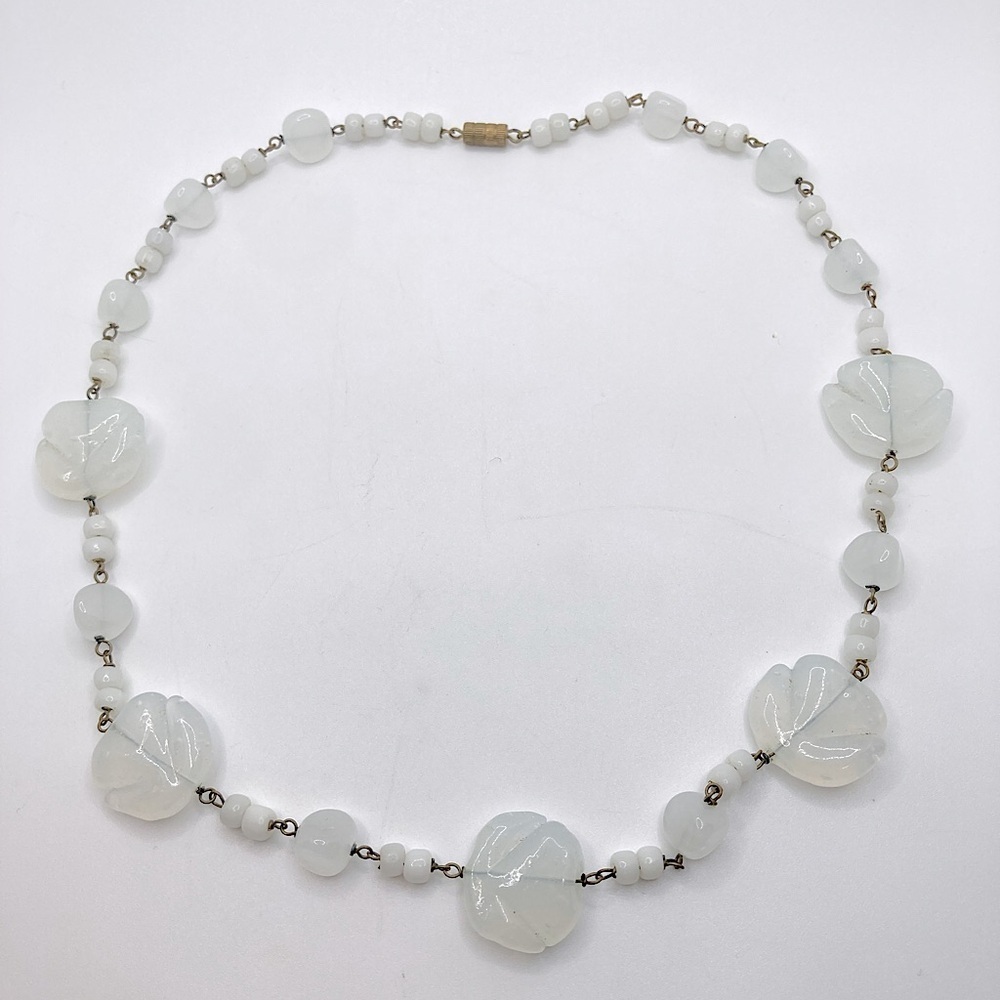 VTG Opalescent Glass Leaf Beaded Necklace w Screw Clasp 21”